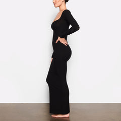 WORN BY A MODEL IN SIDE VIEW SOFT LOUNGE LONG SLEEVE DRESS IN ONYX