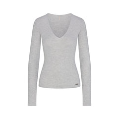 ESSENTIAL SWEATERS LONG SLEEVE V NECK  | MID HEATHER GREY FLAT ON A WHITE BACKGROUND | FLT