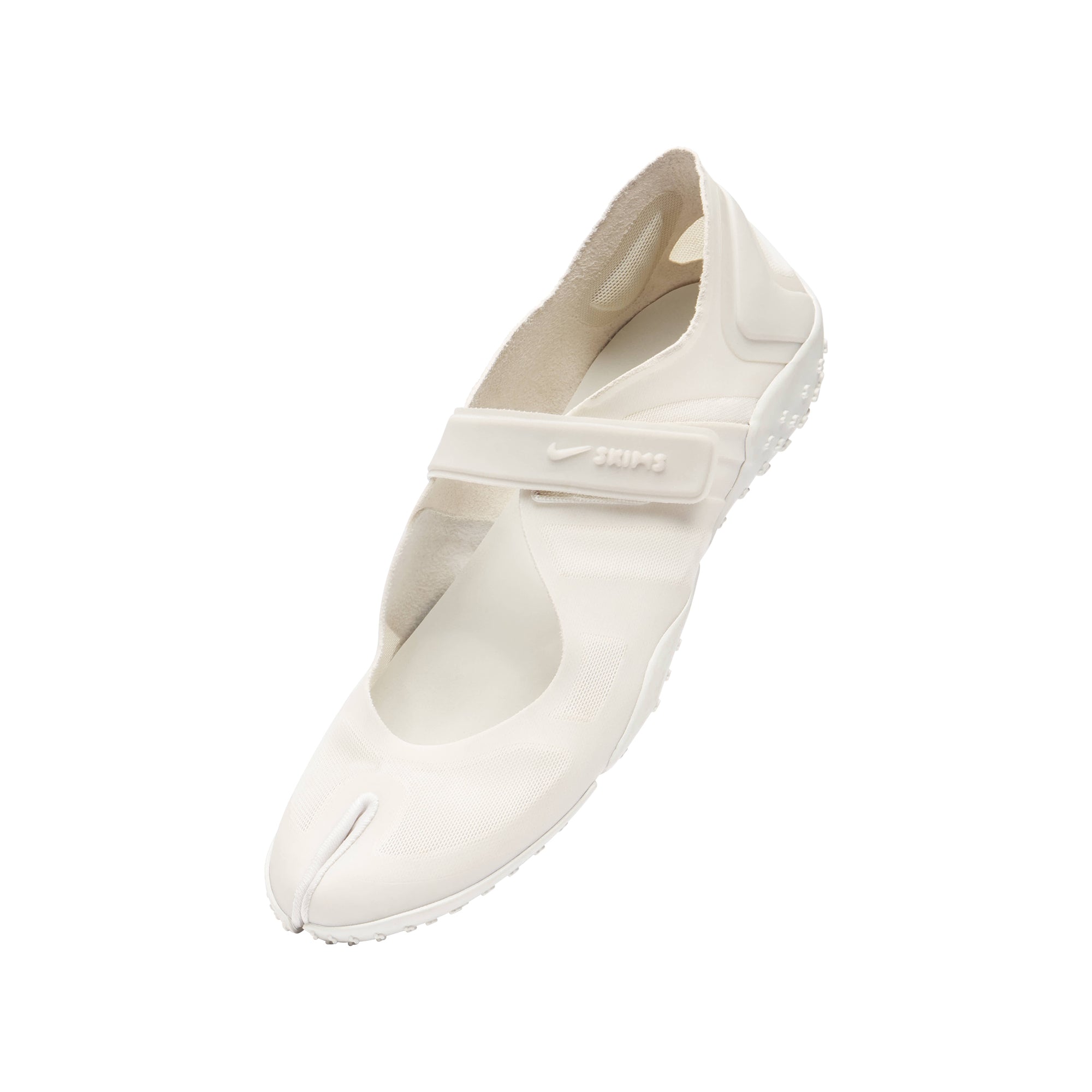NikeSKIMS FOOTWEAR RIFT MESH | LT BONE/LT BONE-LT OREWOOD BRN ON A MODEL FRONT VIEW | ADDITIONAL FABRIC DETAILS