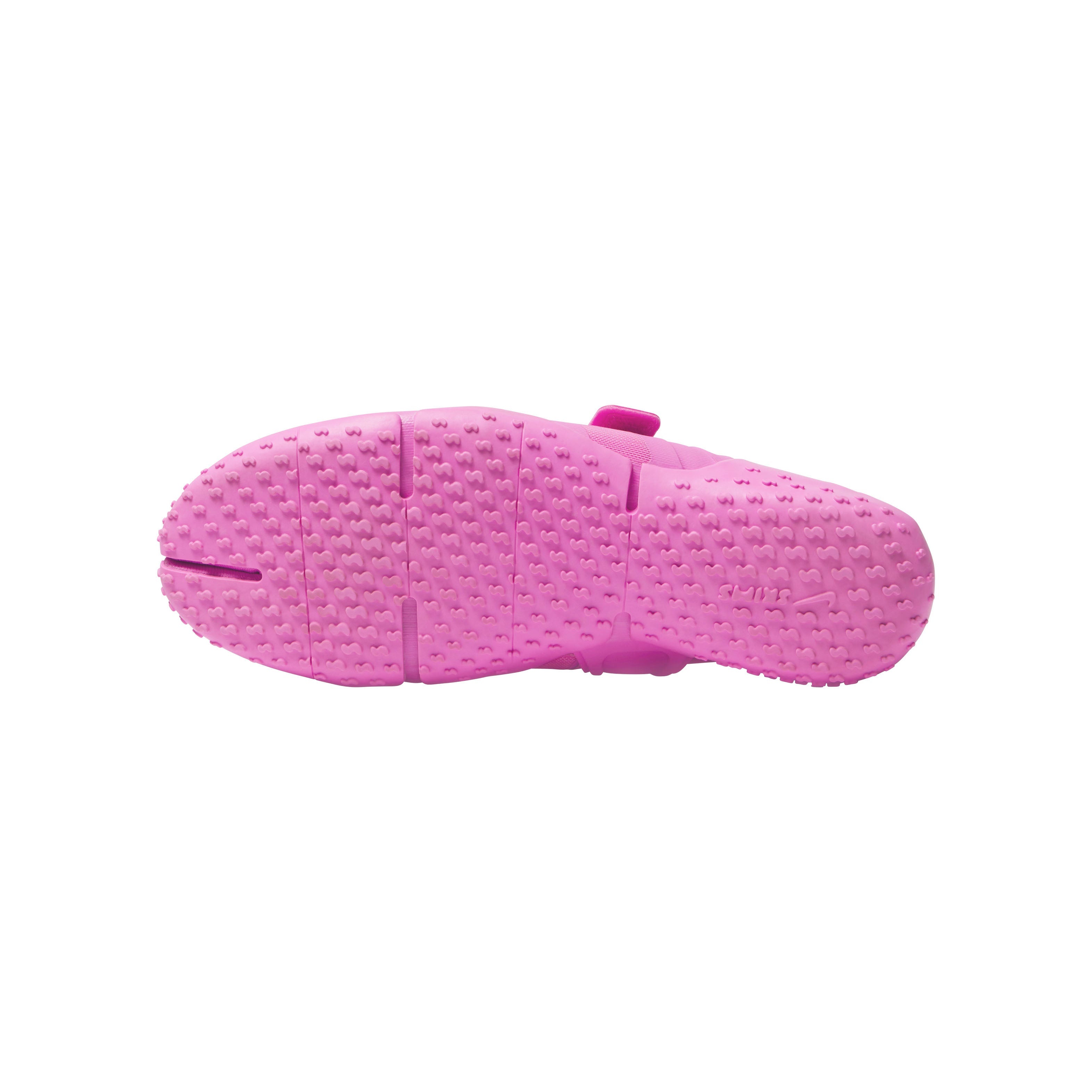 NikeSKIMS FOOTWEAR RIFT MESH | PSYCHIC PINK ON A MODEL 