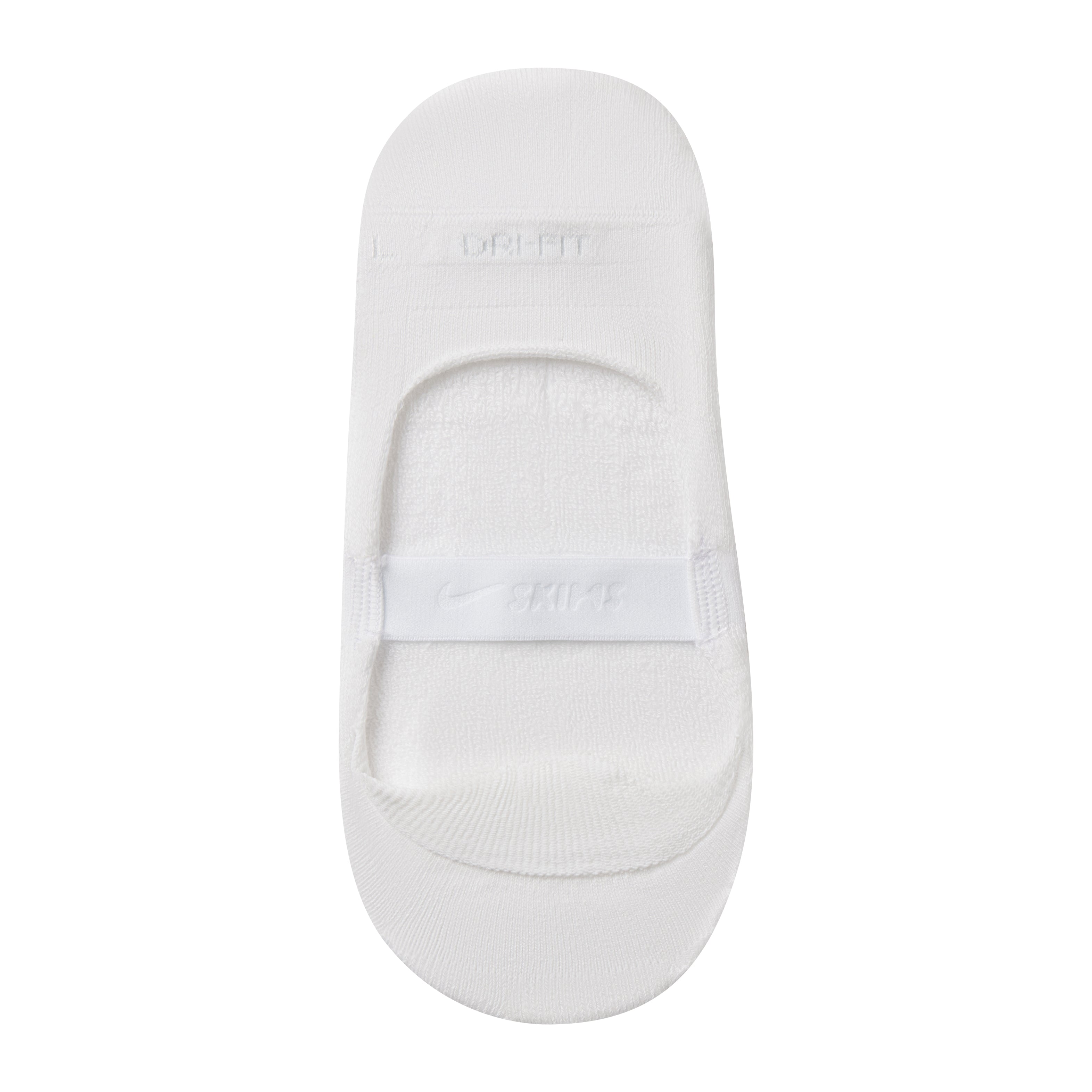 NikeSKIMS ACCESSORIES DRI-FIT™ PILATES CREW SOCK | SNOW & LAYS FLAT ON A WHITE BACKGROUND | FLT