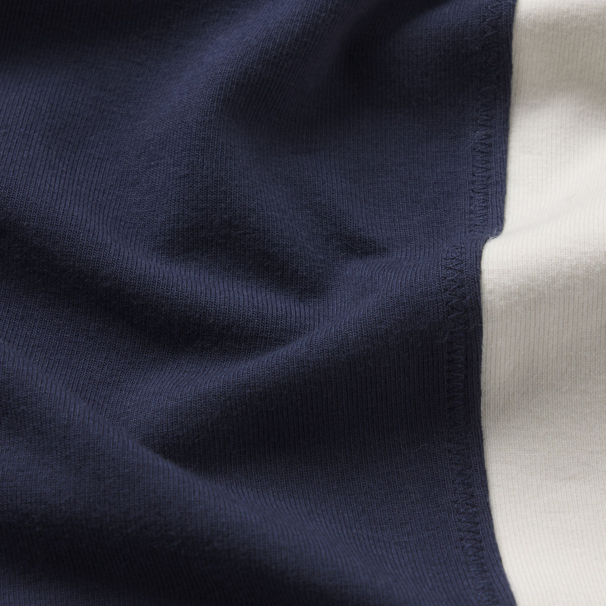 OUTDOOR HIGH-WAISTED LEGGING | NAVY ECRU CONTRAST & LAYS FLAT ON A WHITE BACKGROUND | FLT