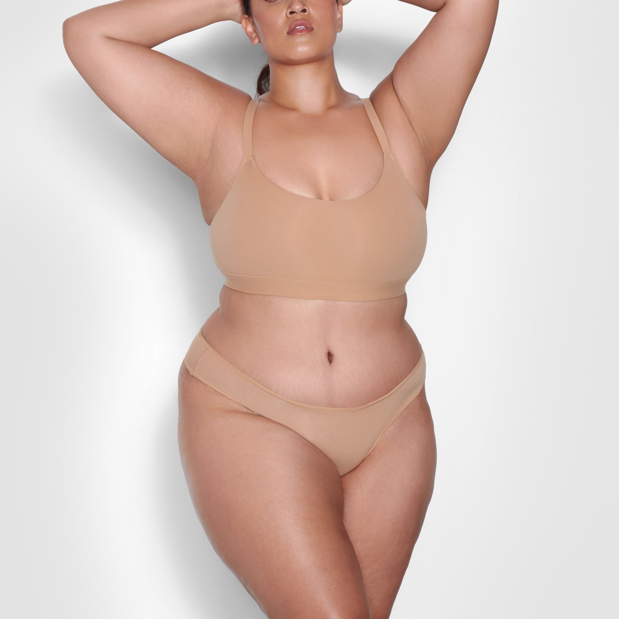ON A MODEL FRONT VIEW FITS EVERYBODY THONG IN OCHRE 