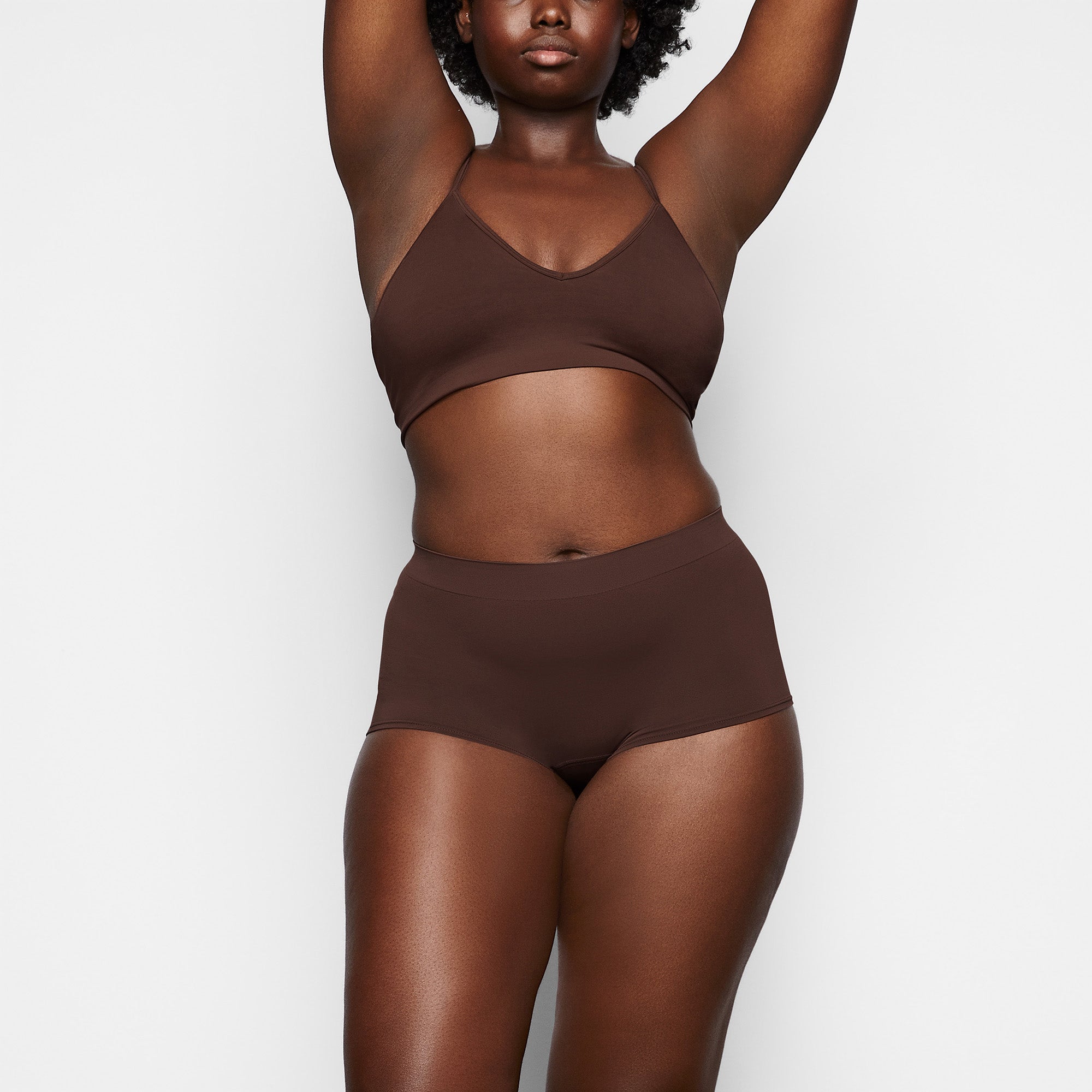 SOFT SMOOTHING SEAMLESS BOY SHORT | COCOA ON A MODEL FRONT VIEW