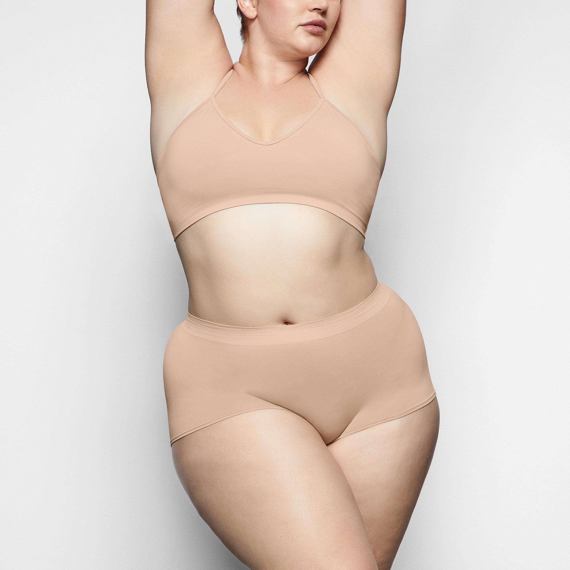 SOFT SMOOTHING SEAMLESS BOY SHORT | CLAY ON A MODEL FRONT VIEW
