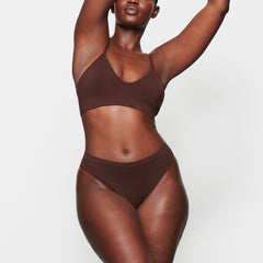 SOFT SMOOTHING SEAMLESS THONG | COCOA ON A MODEL FRONT VIEW