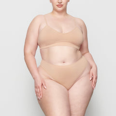 SOFT SMOOTHING SEAMLESS THONG | CLAY ON A MODEL FRONT VIEW