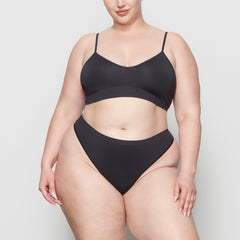 SOFT SMOOTHING SEAMLESS THONG | ONYX ON A MODEL FRONT VIEW