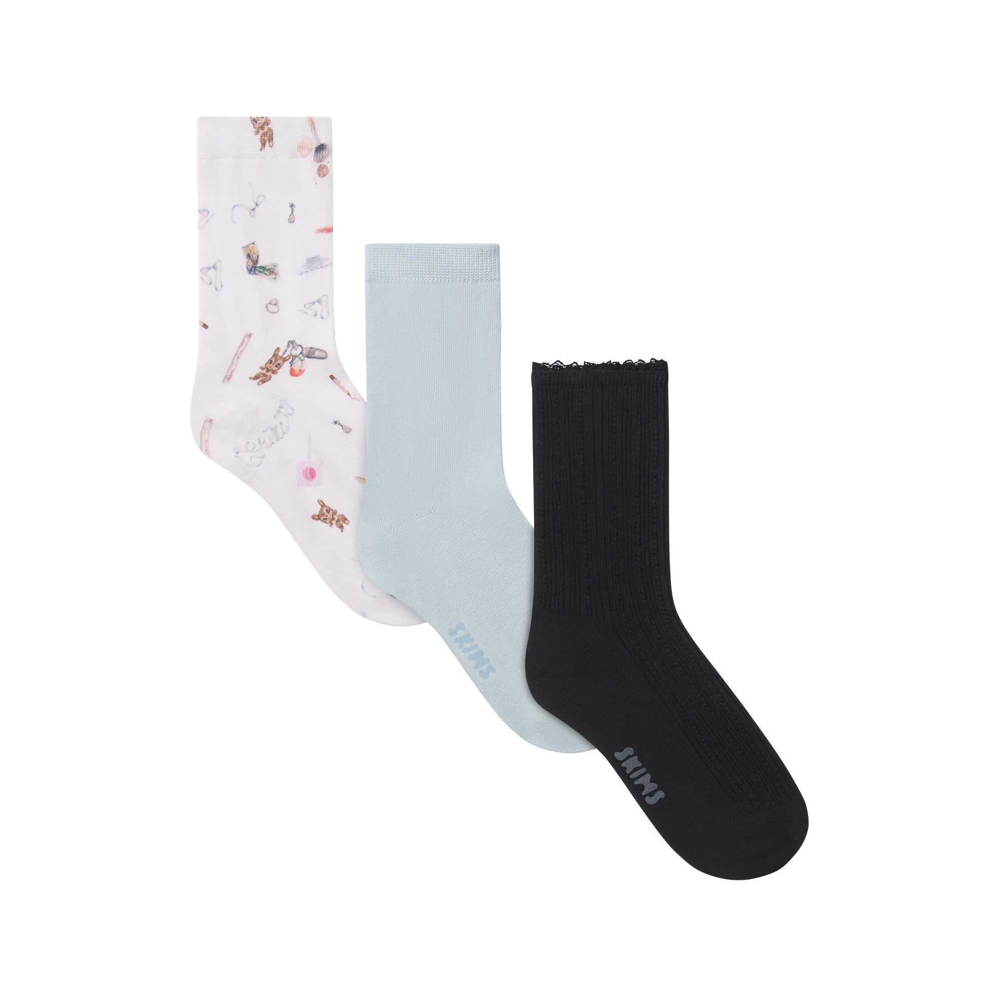 TEXTURED SOCK 3-PACK | SNOW-ESSENTIALS FLAT ON A WHITE BACKGROUND | FLT @ | FOCUS: 0.0, 1.0, 0.9