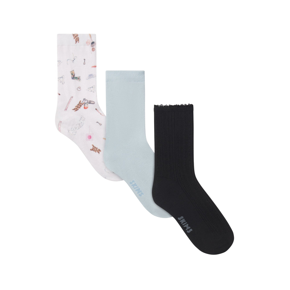 TEXTURED SOCK 3-PACK | SNOW-ESSENTIALS FLAT ON A WHITE BACKGROUND | FLT @ | FOCUS: 0.0, 1.0, 0.9