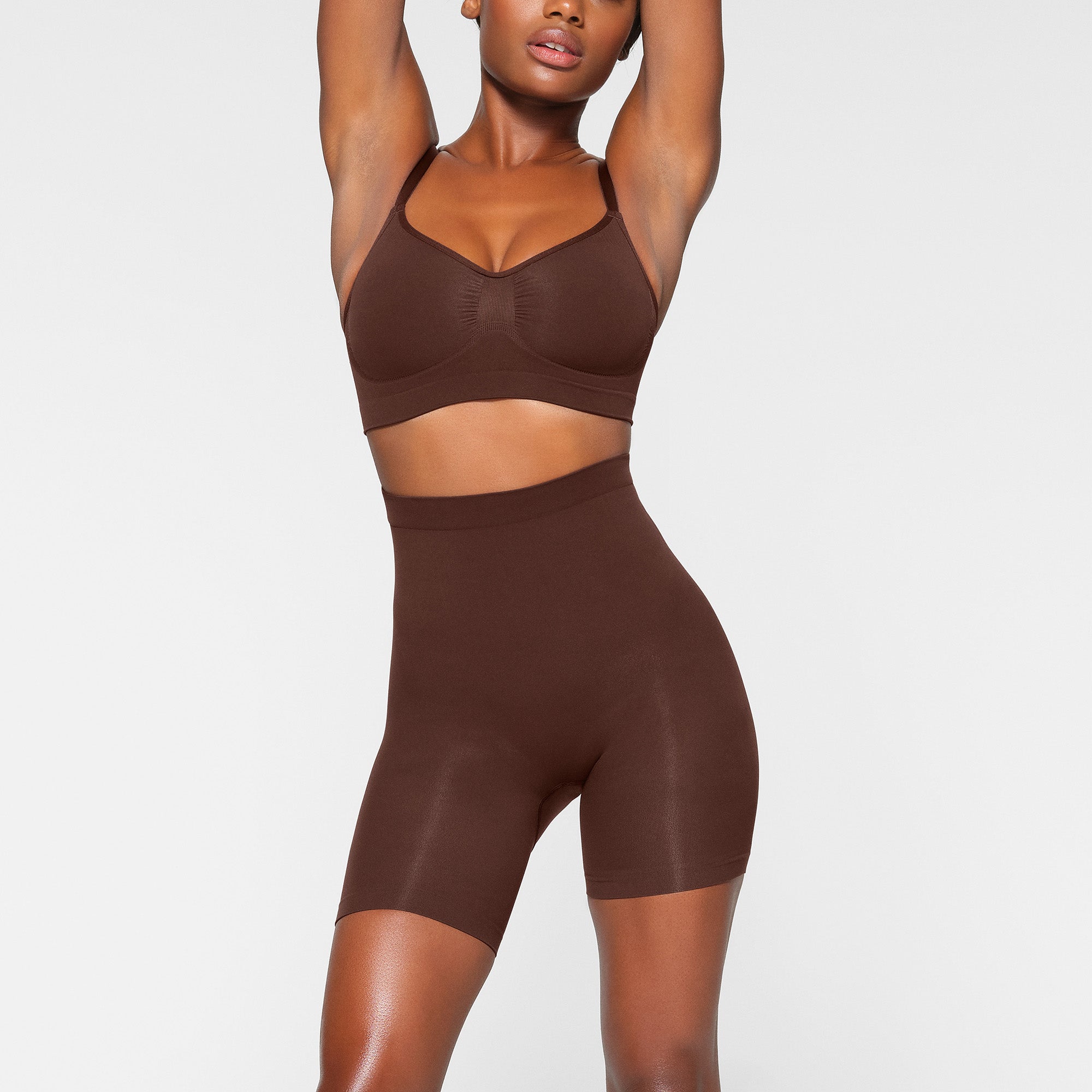 SEAMLESS SCULPT MID THIGH SHORT WORN BY A MODEL IN FRONT VIEW 