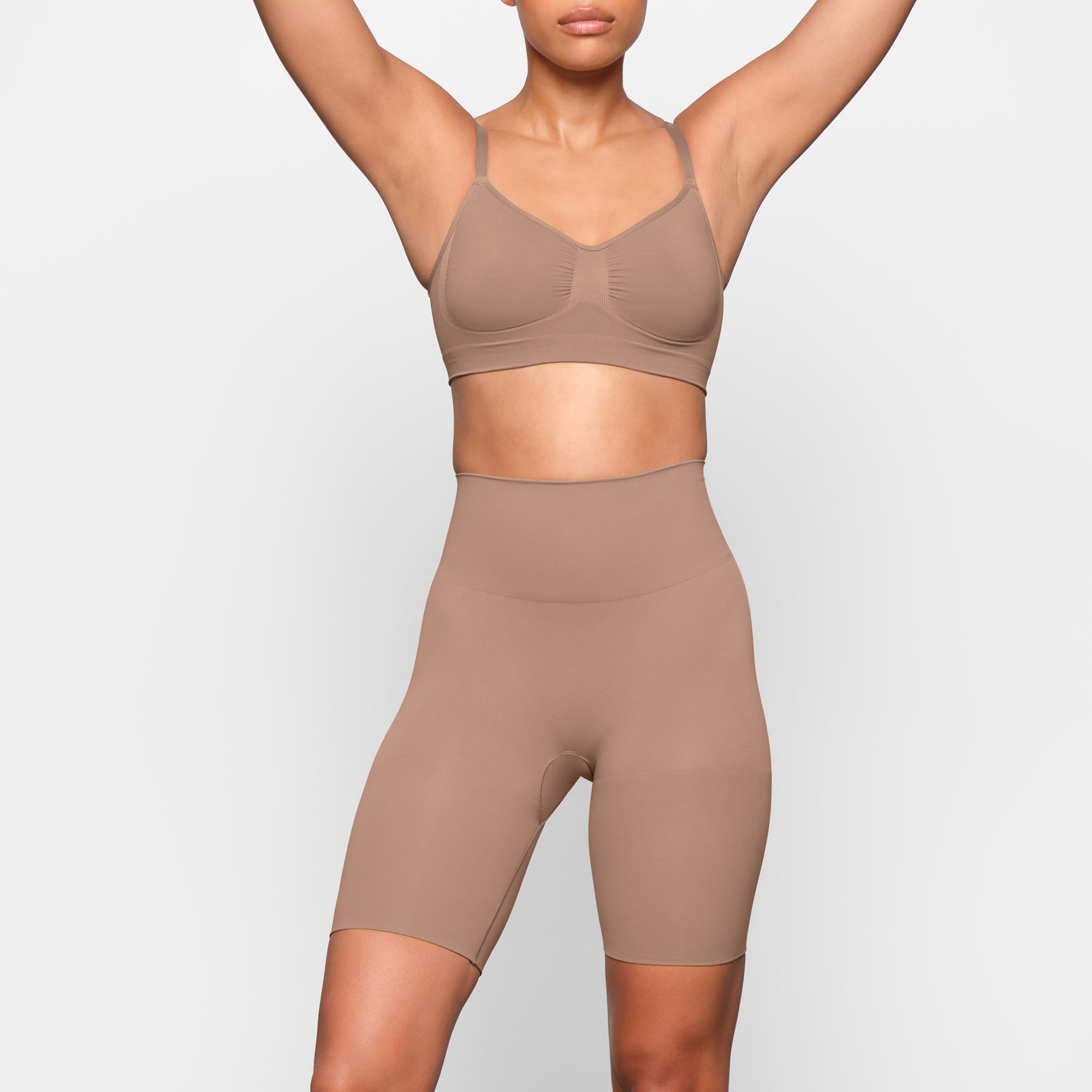 BUTT ENHANCING SHORT WORN BY A MODEL IN FRONT VIEW 