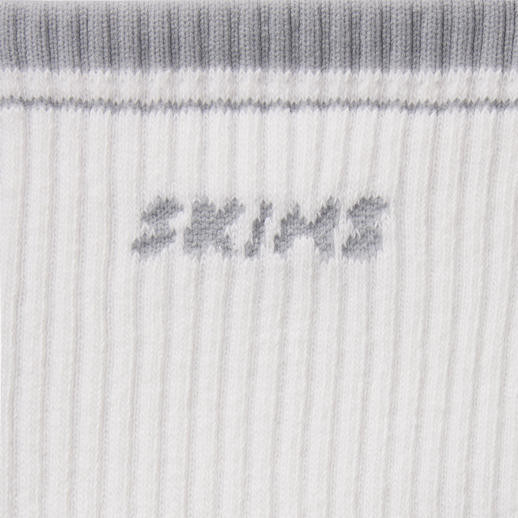 RIBBED QUARTER CREW LOGO SOCK | SNOW AND LIGHT HEATHER GREY & LAYS FLAT ON A WHITE BACKGROUND | FLT