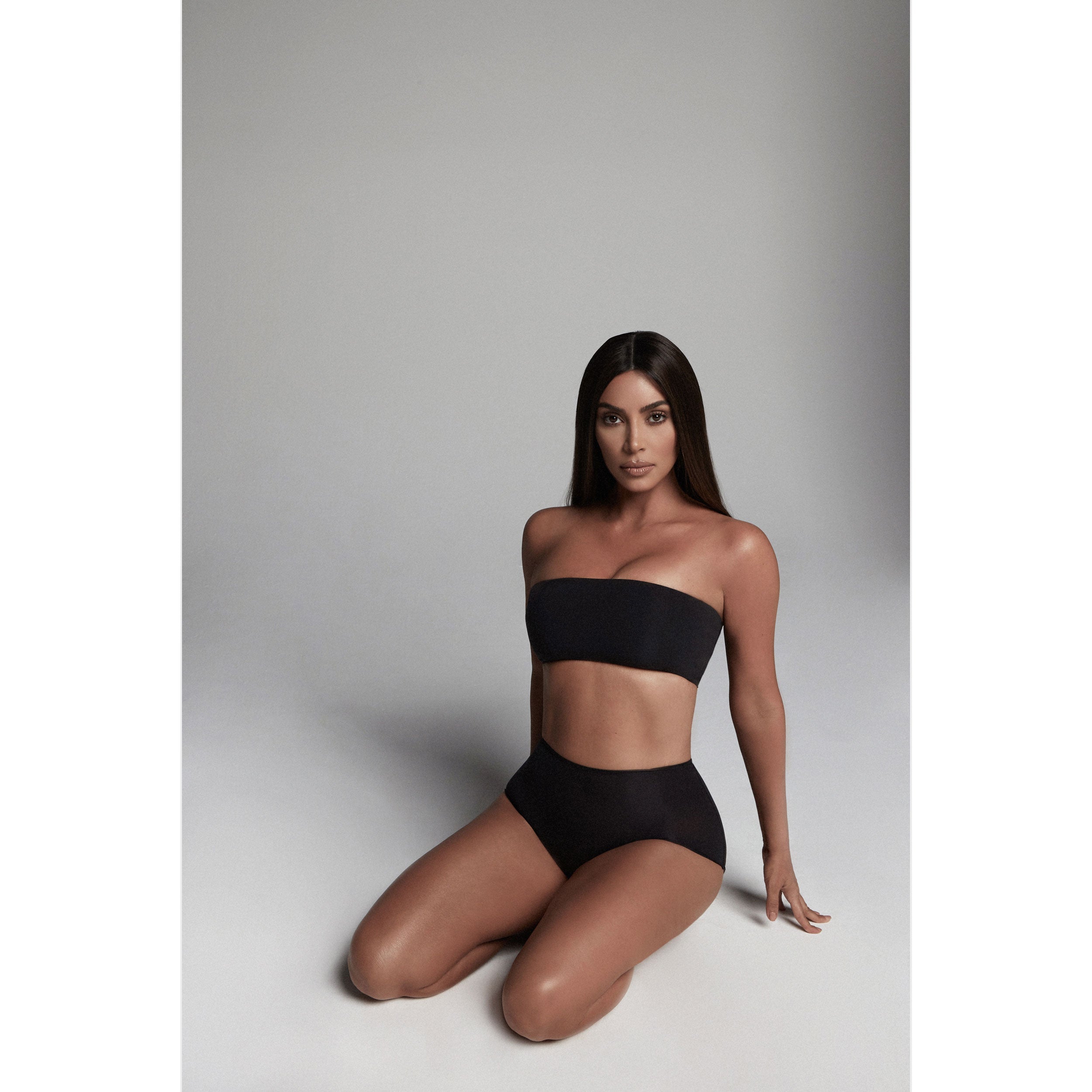 FITS EVERYBODY BOY SHORT SHOWN ON A MODEL IN A CAMPAIGN PHOTOSHOOT