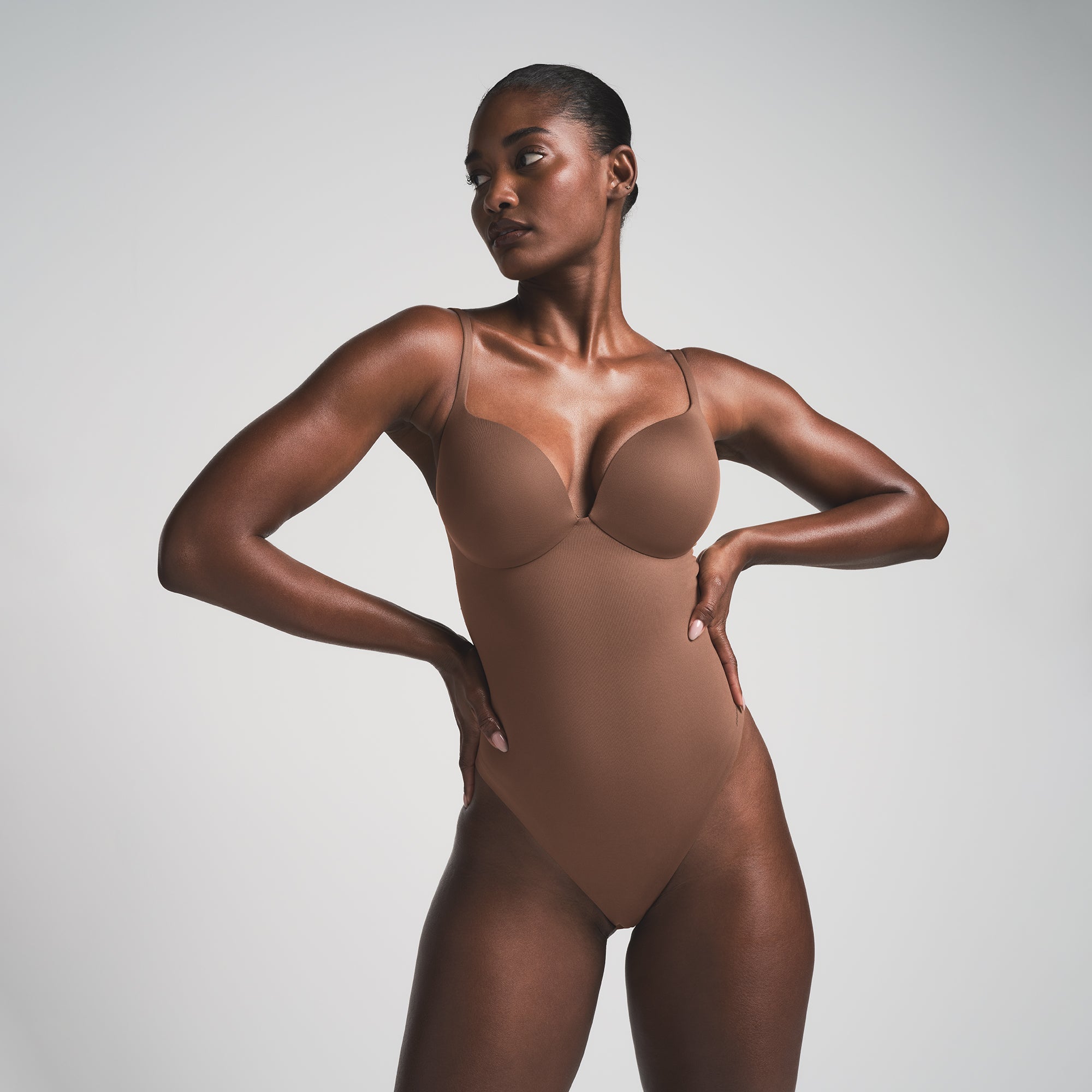 SKIMS ULTIMATE BODY PUSH-UP THONG BODYSUIT | JASPER  ON A MODEL FRONT VIEW