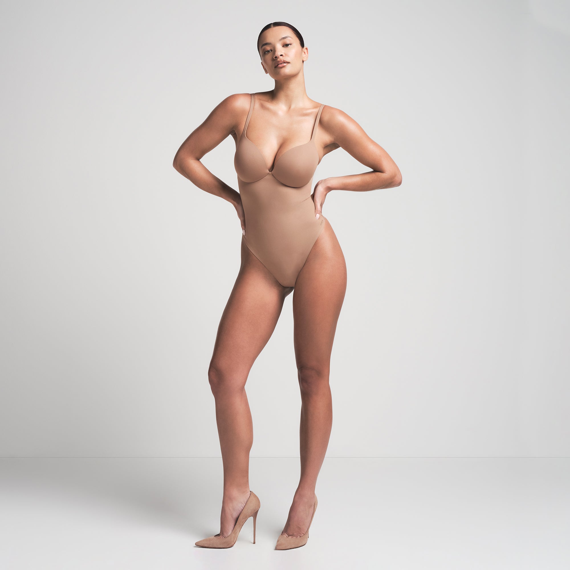 SKIMS ULTIMATE BODY PUSH-UP THONG BODYSUIT | SIENNA  ON A MODEL FRONT VIEW