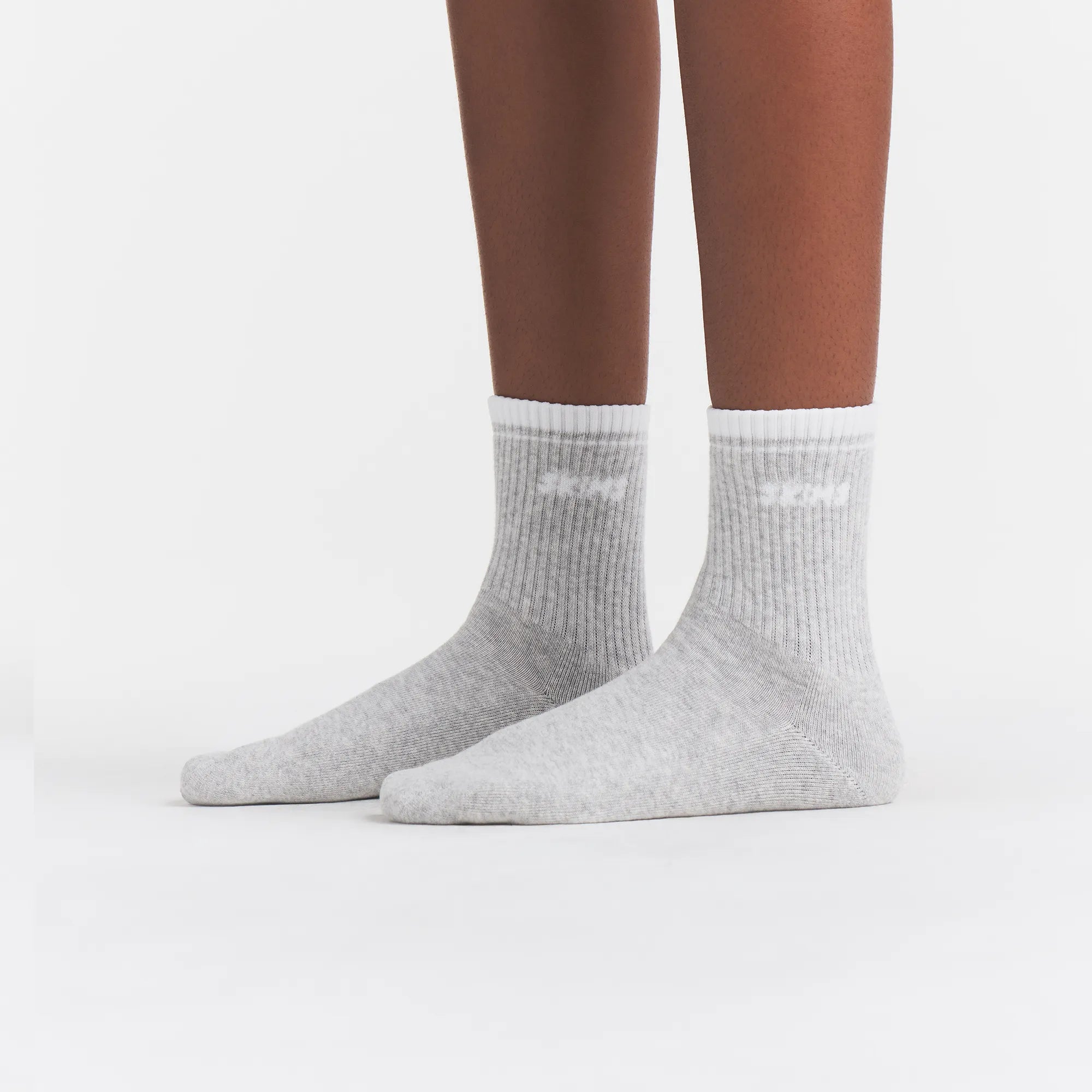 RIBBED QUARTER CREW LOGO SOCK 3-PACK | CURRANT SNOW MULTI ON A MODEL | FOCUS: 0.0, 1.0, 0.9