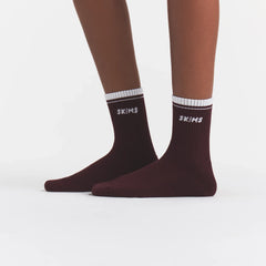 RIBBED QUARTER CREW LOGO SOCK 3-PACK | CURRANT SNOW MULTI ON A MODEL | FOCUS: 0.0, 1.0, 0.9