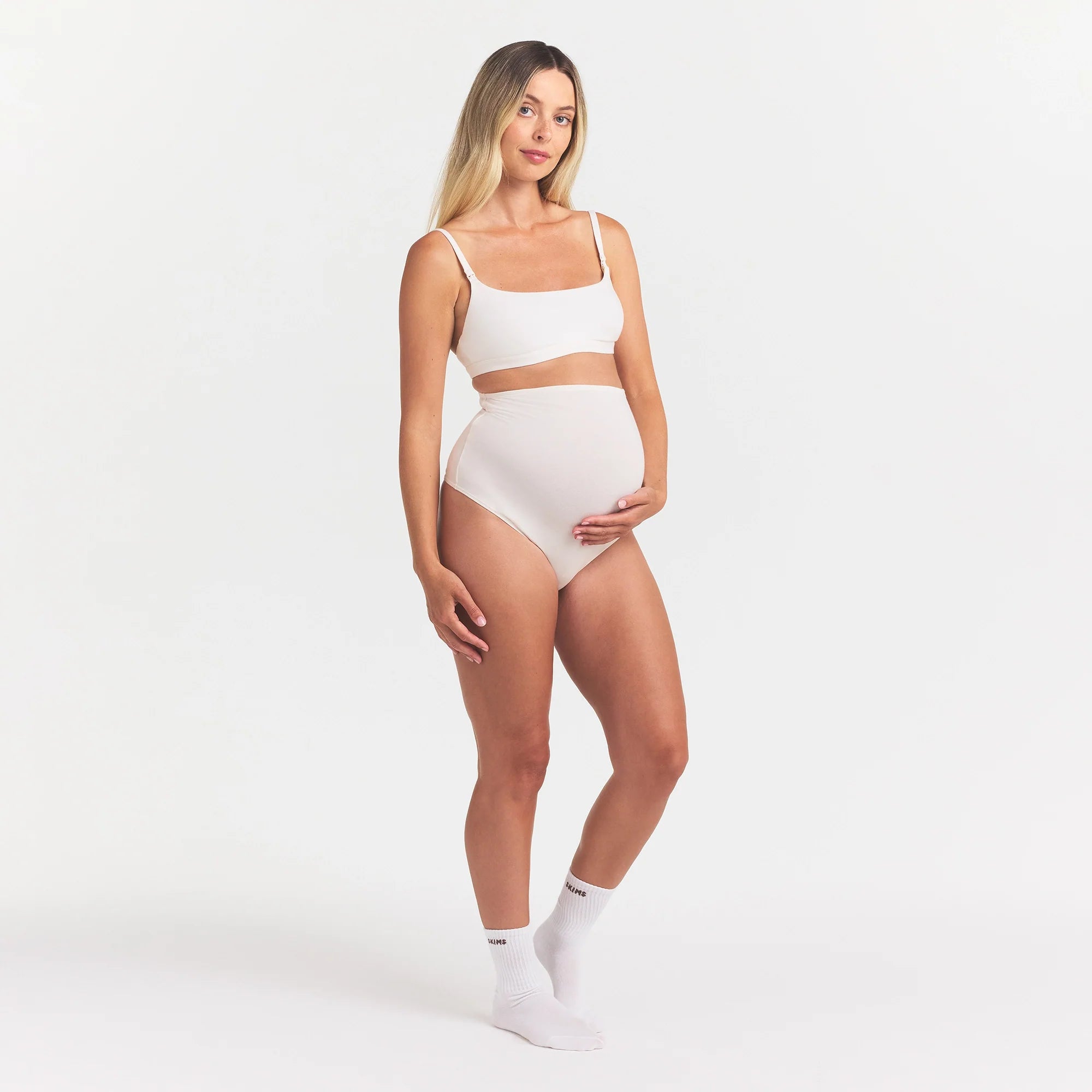 COTTON JERSEY MATERNITY NURSING SCOOP BRALETTE | MARBLE ON A MODEL FRONT VIEW @ | FOCUS: 0.0, 1.0, 0.9