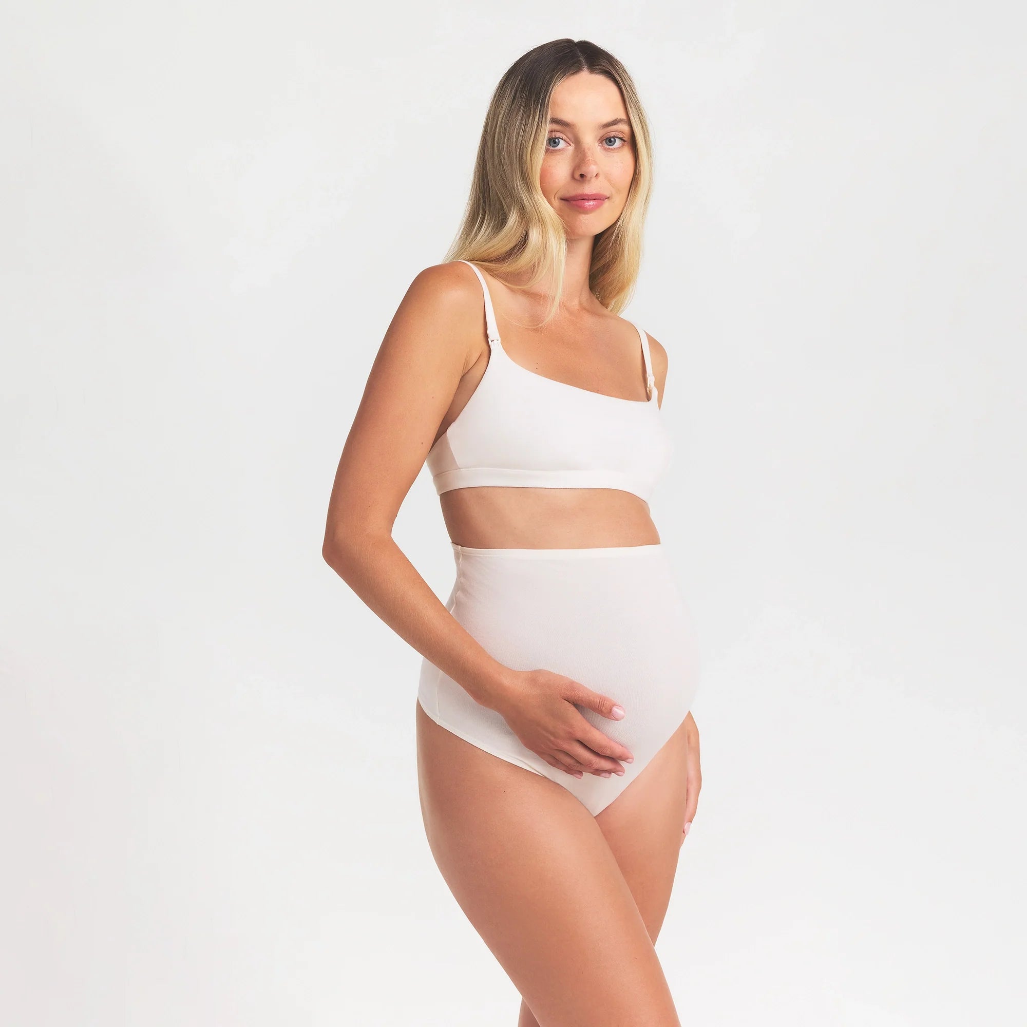 COTTON JERSEY MATERNITY NURSING SCOOP BRALETTE | MARBLE ON A MODEL FRONT VIEW @ | FOCUS: 0.0, 1.0, 0.9