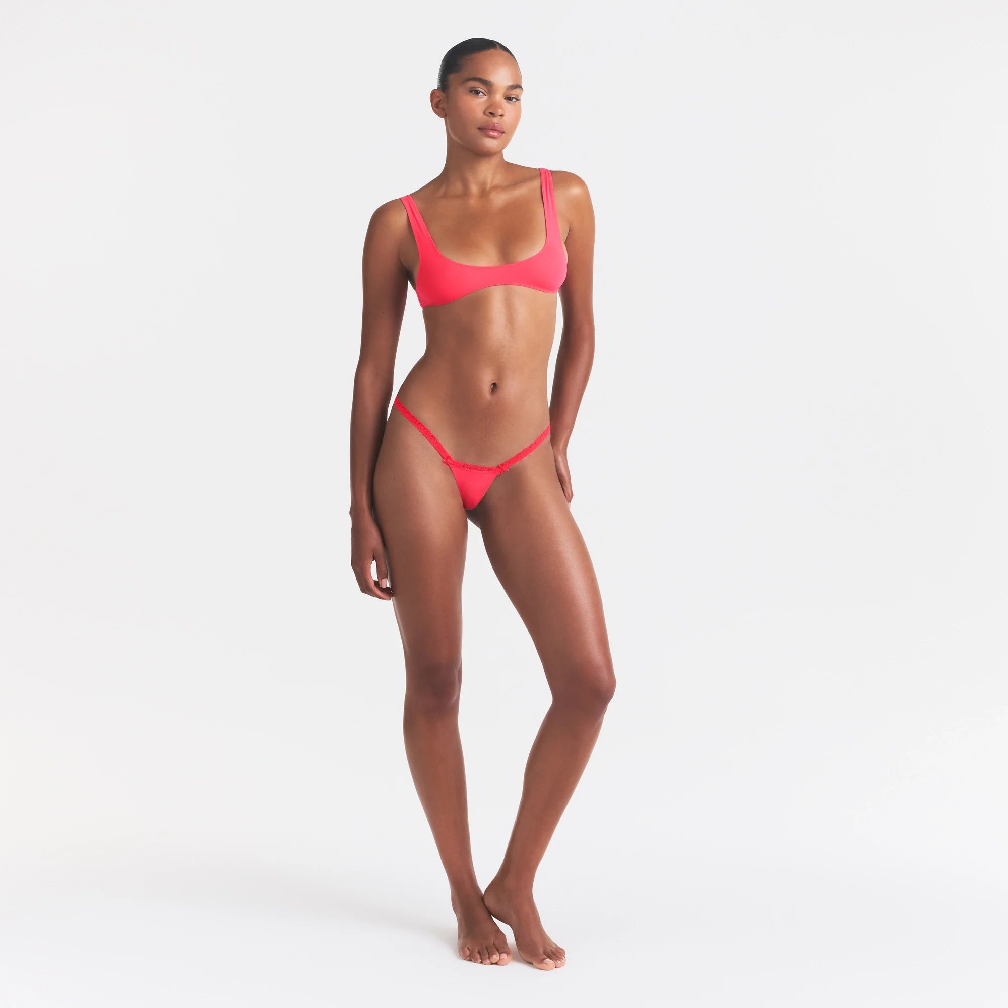 FITS EVERYBODY MICRO SCOOP BRALETTE | ULTRA PINK ON A MODEL FRONT VIEW @ | FOCUS: 0.0, 1.0, 0.9