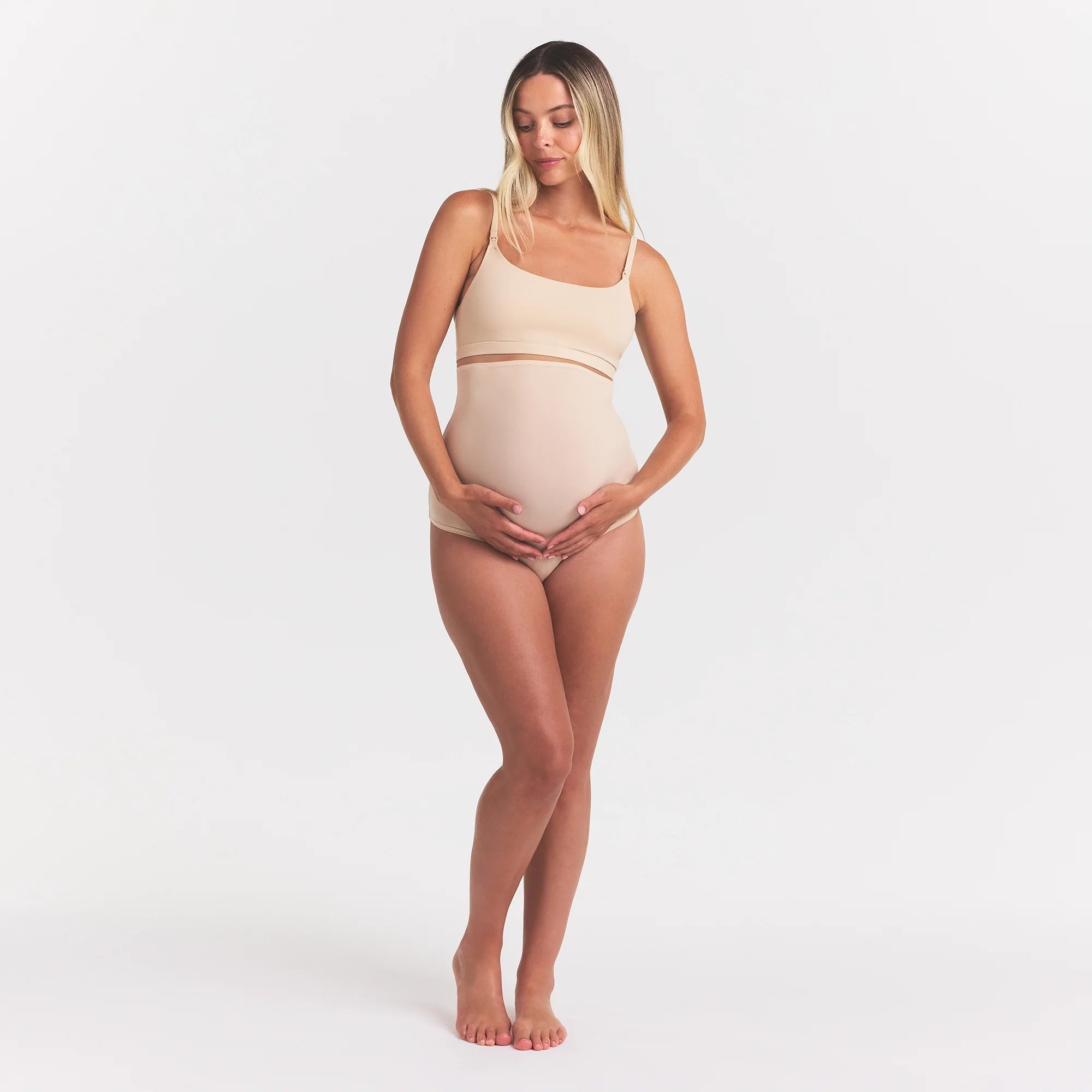 FITS EVERYBODY MATERNITY NURSING SCOOP BRALETTE | SAND ON A MODEL FRONT VIEW @ | FOCUS: 0.0, 1.0, 0.9