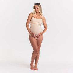 FITS EVERYBODY MATERNITY NURSING SCOOP BRALETTE | SAND ON A MODEL FRONT VIEW @ | FOCUS: 0.0, 1.0, 0.9