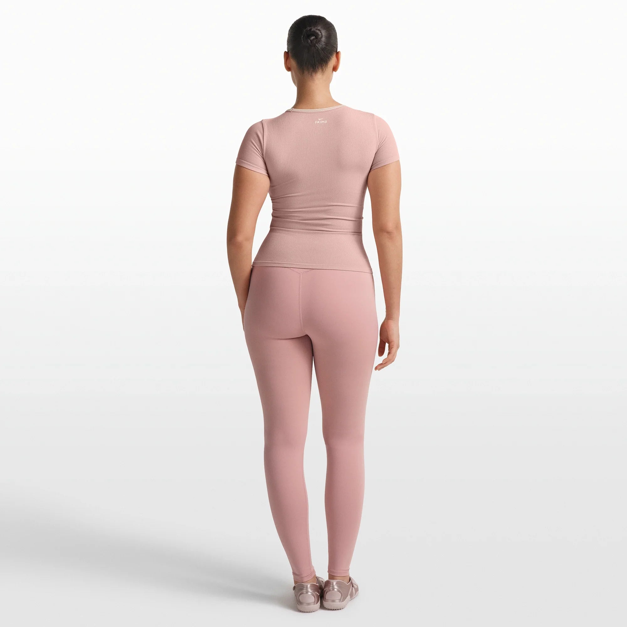NikeSKIMS RIBBED SEAMLESS BABY TEE | HIMALAYAN/ECRU ON A MODEL FRONT VIEW @ | FOCUS: 0.0, 1.0, 0.9