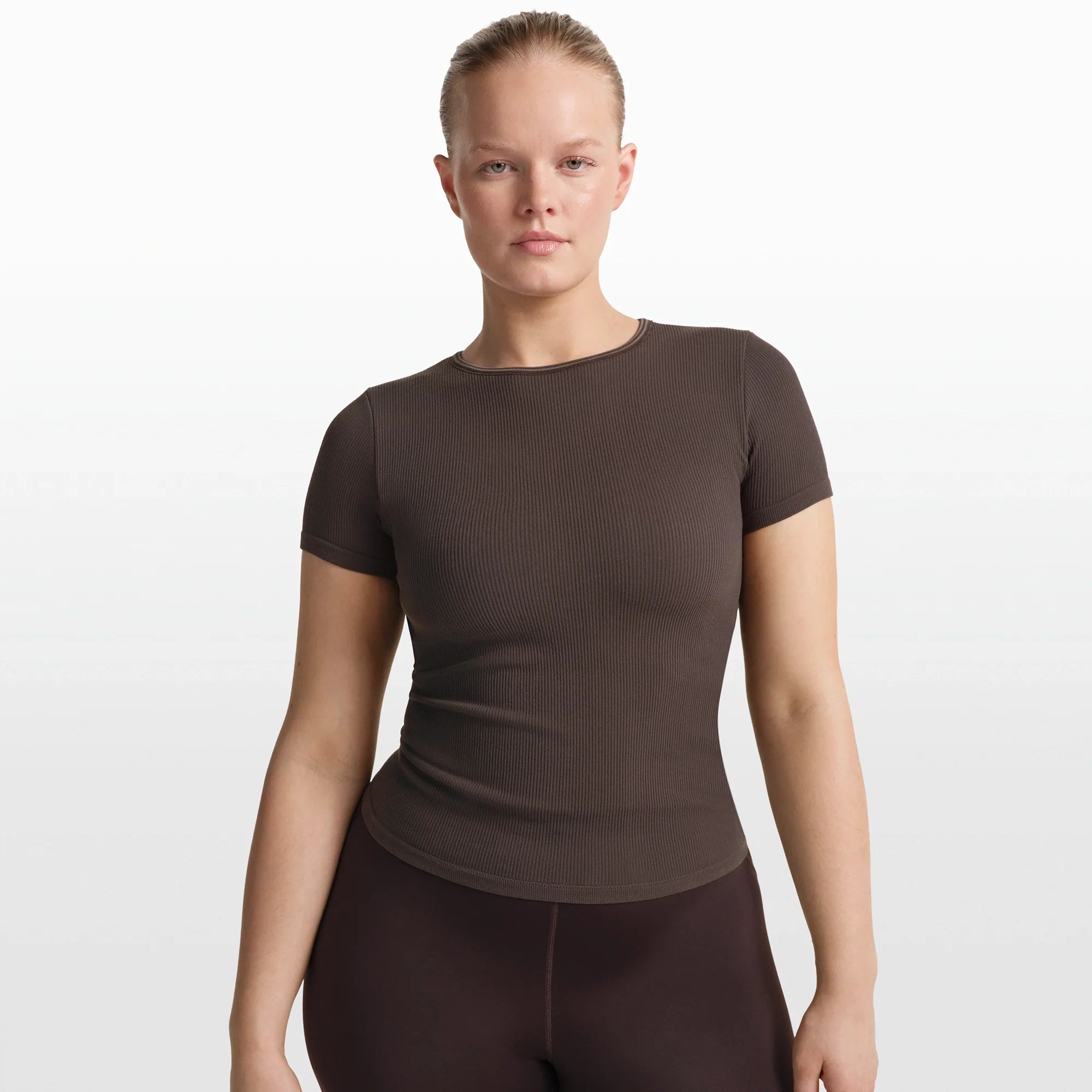 NikeSKIMS RIBBED SEAMLESS BABY TEE | PHOENIX/TRUFFLE ON A MODEL FRONT VIEW @ | FOCUS: 0.0, 1.0, 0.9