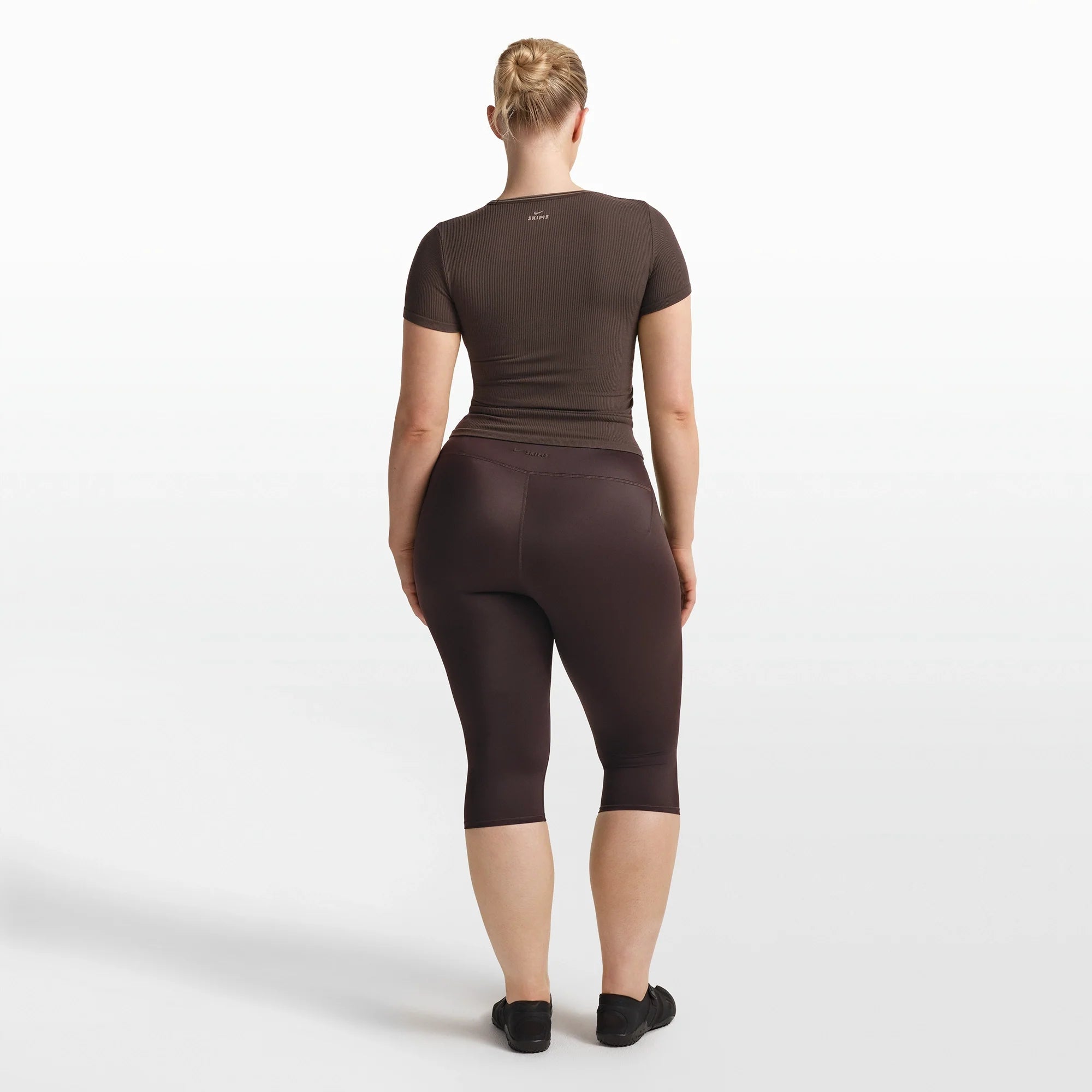 NikeSKIMS RIBBED SEAMLESS BABY TEE | PHOENIX/TRUFFLE ON A MODEL FRONT VIEW @ | FOCUS: 0.0, 1.0, 0.9