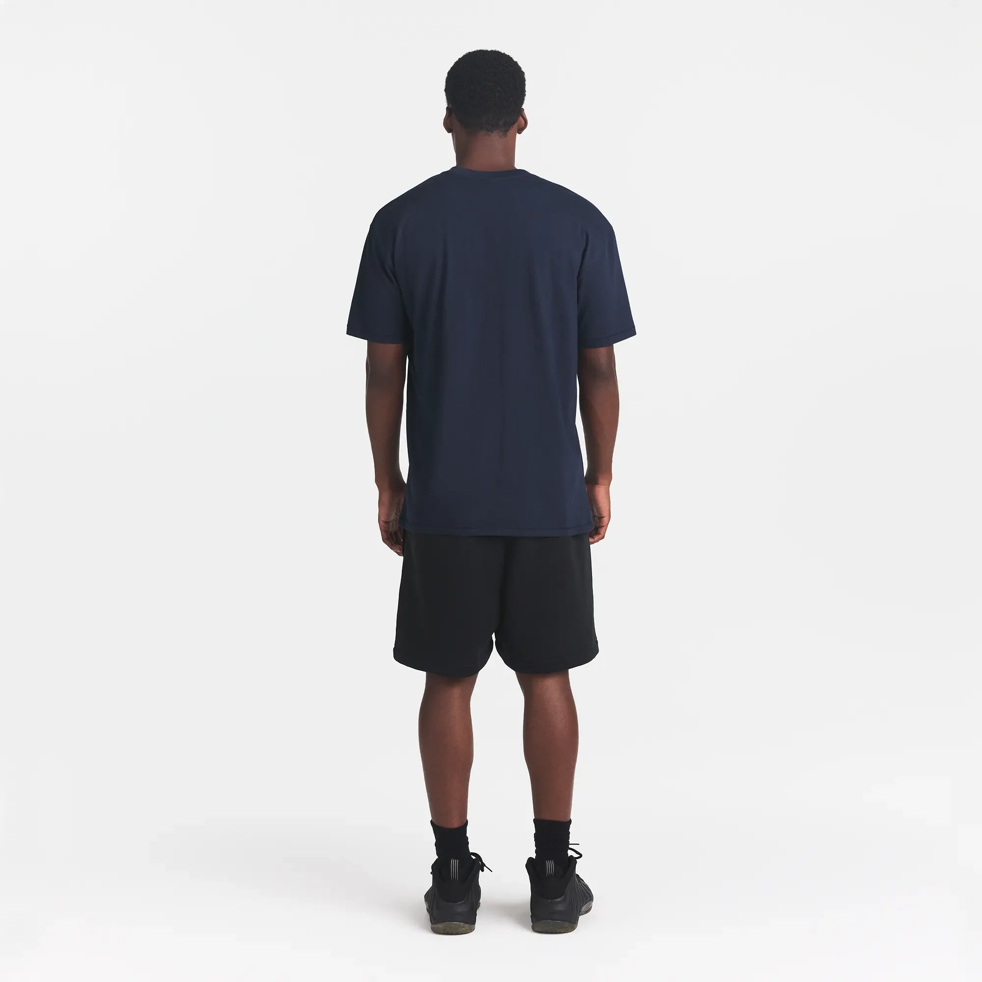 HEAVYWEIGHT COTTON MENS RELAXED T-SHIRT | BLUE BLACK ON A MODEL BACK VIEW @ | FOCUS: 0.0, 1.0, 0.9