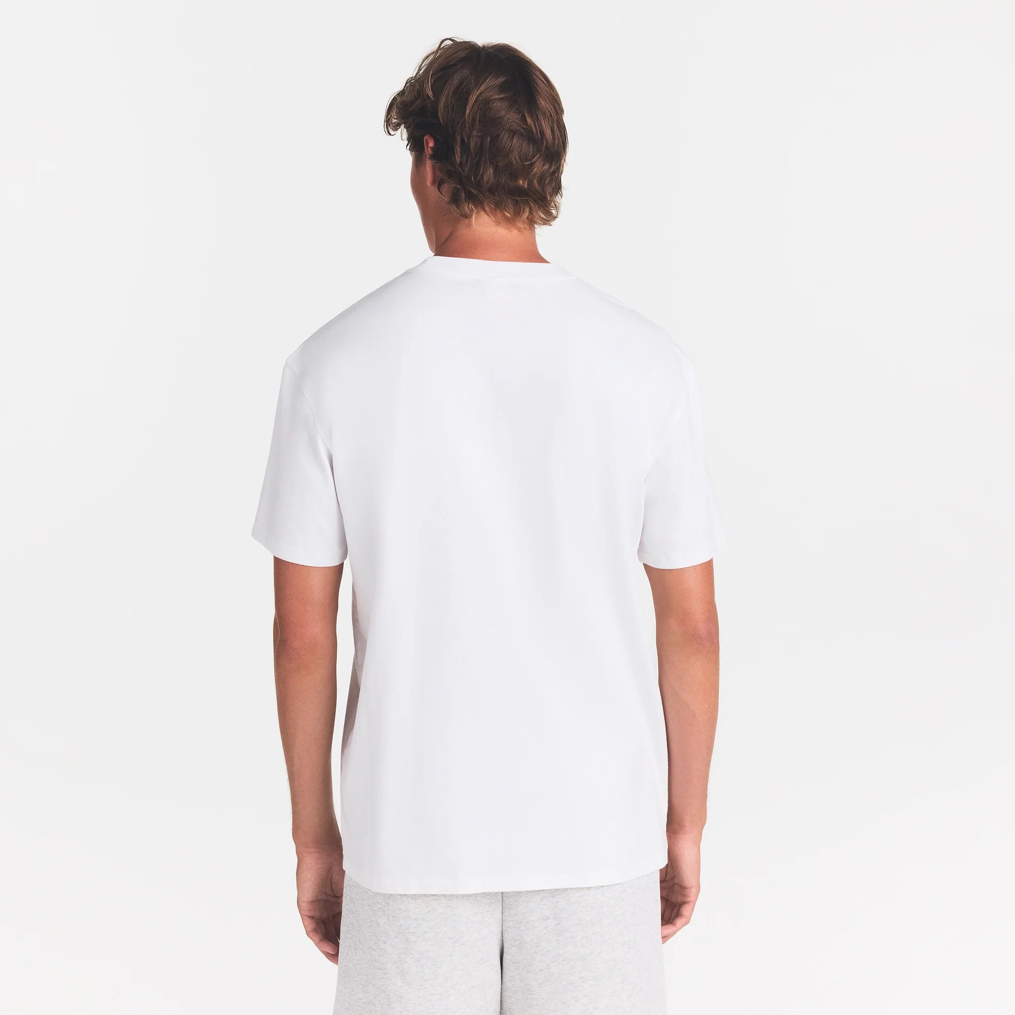 HEAVYWEIGHT COTTON MENS RELAXED T-SHIRT | CHALK ON A MODEL BACK VIEW @ | FOCUS: 0.0, 1.0, 0.9