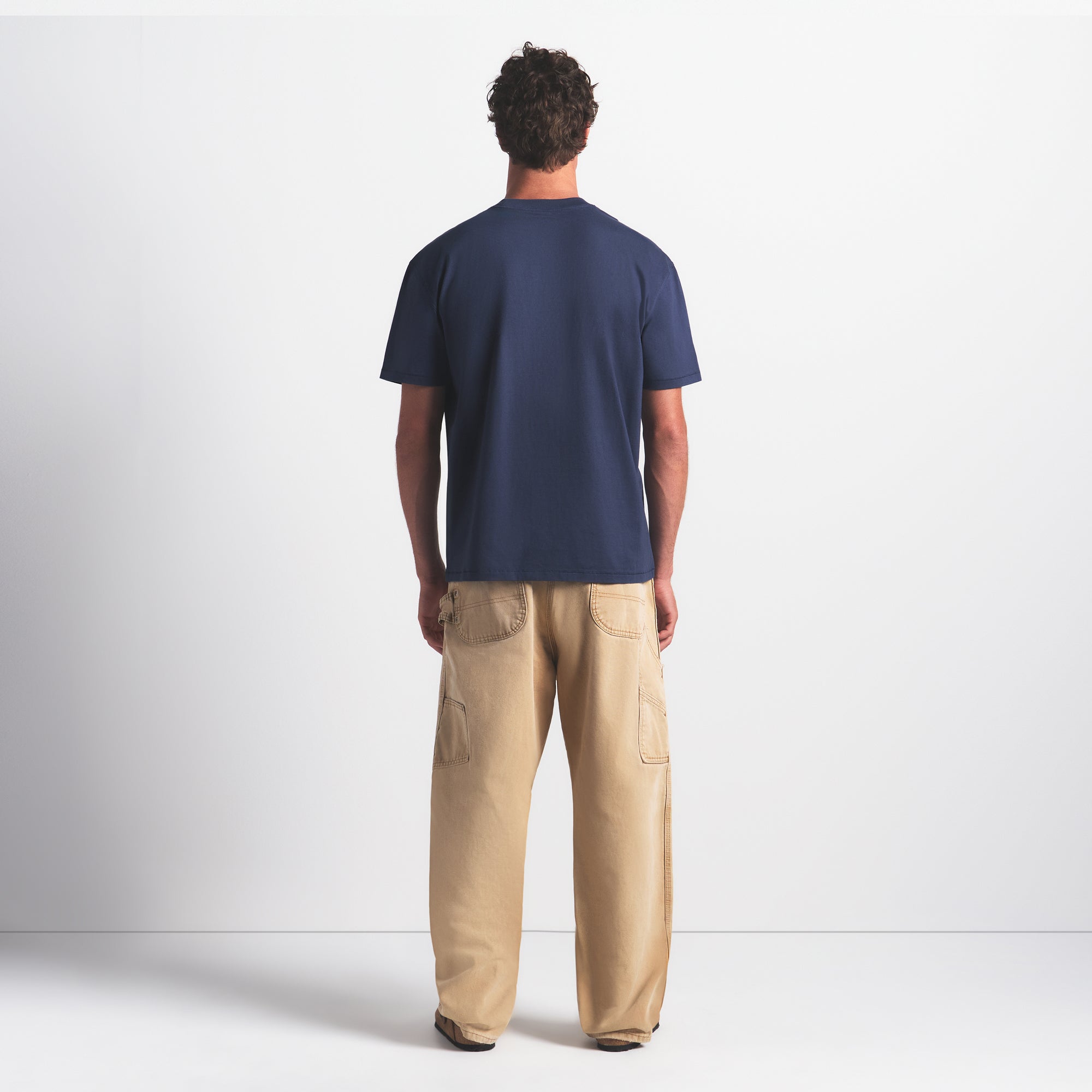HEAVYWEIGHT COTTON MENS RELAXED T-SHIRT | DAMSON ON A MODEL FRONT VIEW @ | FOCUS: 0.0, 1.0, 0.9