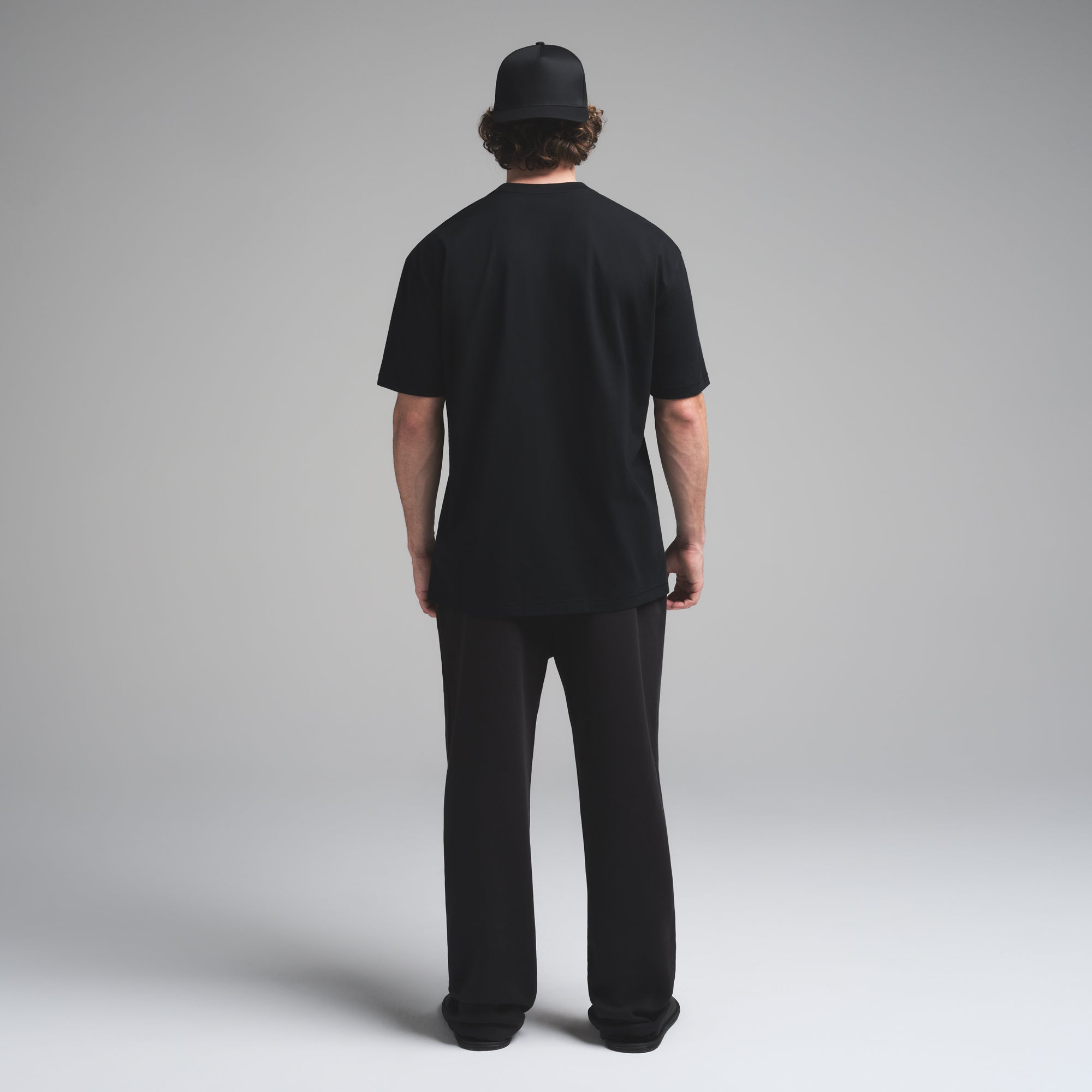 HEAVYWEIGHT COTTON MENS RELAXED T-SHIRT | OBSIDIAN ON A MODEL FRONT VIEW | FOCUS: 0.0, 1.0, 0.9