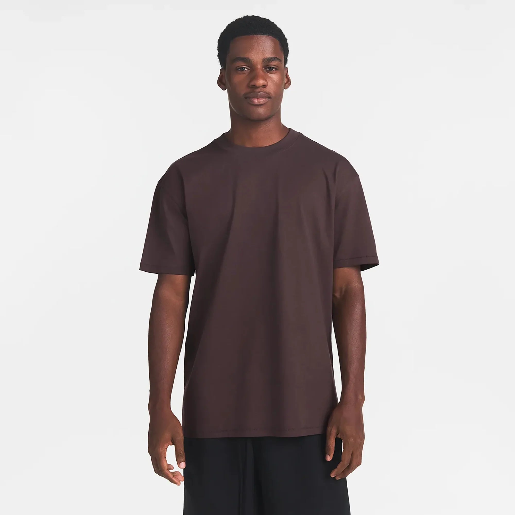 HEAVYWEIGHT COTTON MENS RELAXED T-SHIRT | RAISIN ON A MODEL FRONT VIEW @ | FOCUS: 0.0, 1.0, 0.9