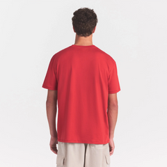 HEAVYWEIGHT COTTON MENS RELAXED T-SHIRT | WASHED RED ON A MODEL SIDE VIEW @ | FOCUS: 0.0, 1.0, 0.9