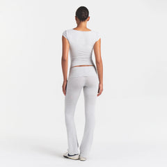 COTTON JERSEY SCOOP NECK T-SHIRT | LIGHT HEATHER GREY ON A MODEL FRONT VIEW @ | FOCUS: 0.0, 1.0, 0.9