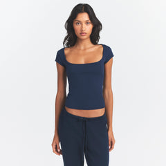 COTTON JERSEY SCOOP NECK T-SHIRT | NAVY ON A MODEL SIDE VIEW @ | FOCUS: 0.0, 1.0, 0.9