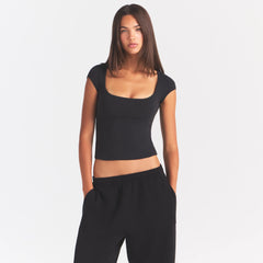 COTTON JERSEY SCOOP NECK T-SHIRT | SOOT ON A MODEL SIDE VIEW @ | FOCUS: 0.0, 1.0, 0.9