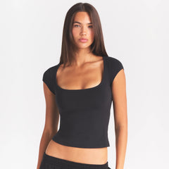COTTON JERSEY SCOOP NECK T-SHIRT | SOOT ON A MODEL SIDE VIEW  @ | FOCUS: 0.0, 1.0, 0.9