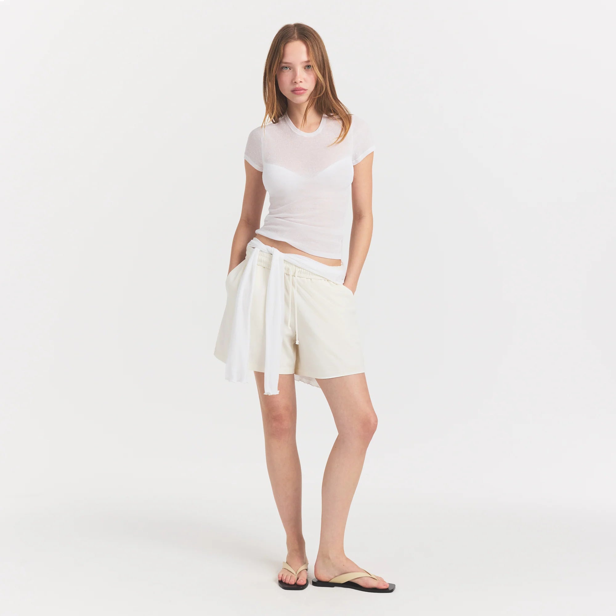 SHEER RIB T-SHIRT | SNOW ON A MODEL FRONT VIEW @ | FOCUS: 0.0, 1.0, 0.9