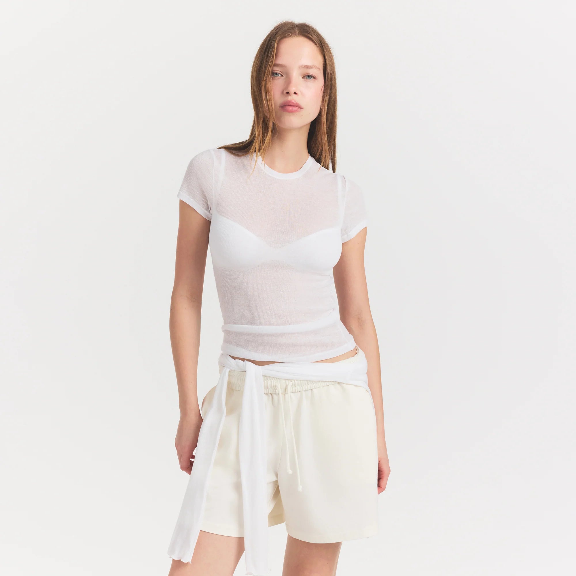 SHEER RIB T-SHIRT | SNOW ON A MODEL SIDE VIEW @ | FOCUS: 0.0, 1.0, 0.9