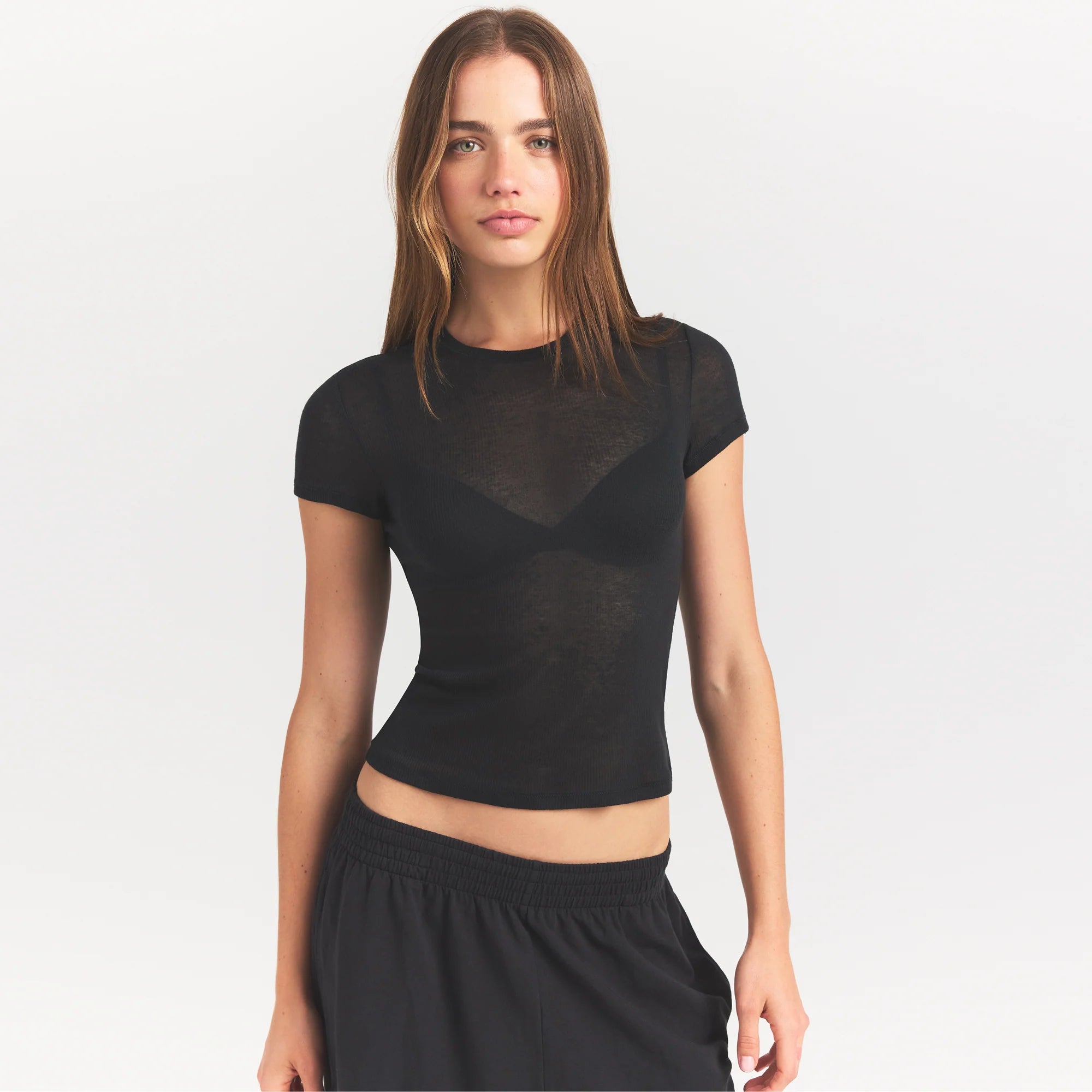 SHEER RIB T-SHIRT | SOOT ON A MODEL SIDE VIEW @ | FOCUS: 0.0, 1.0, 0.9