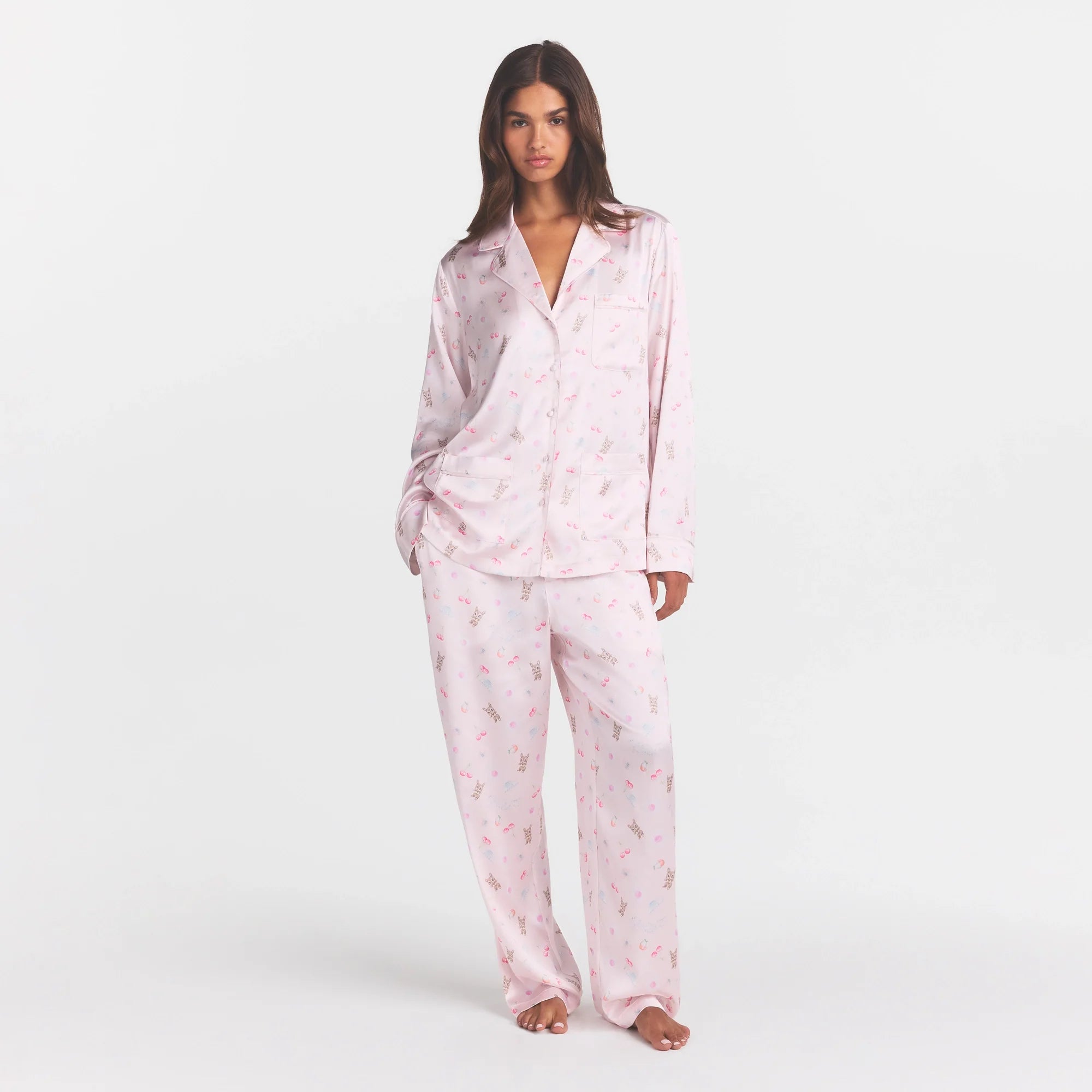 WOVEN SHINE LONG SLEEP SET | BARELY PINK SNACK BAG ON A MODEL FRONT VIEW @ | FOCUS: 0.0, 1.0, 0.9