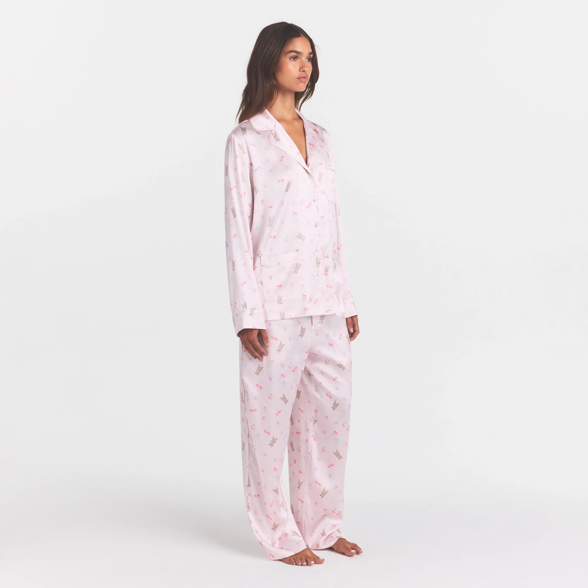 WOVEN SHINE LONG SLEEP SET | BARELY PINK SNACK BAG ON A MODEL FRONT VIEW @ | FOCUS: 0.0, 1.0, 0.9