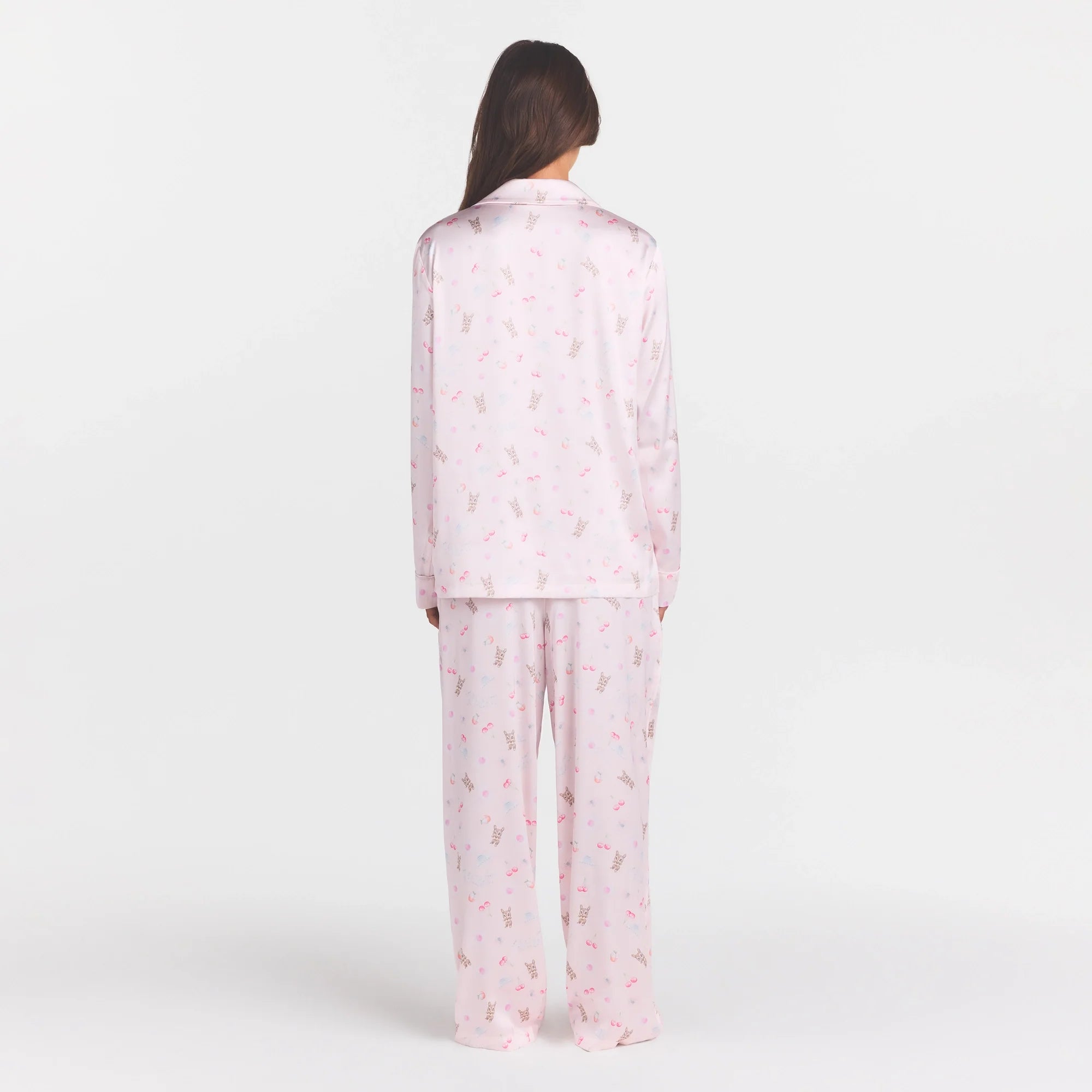 WOVEN SHINE LONG SLEEP SET | BARELY PINK SNACK BAG ON A MODEL FRONT VIEW @ | FOCUS: 0.0, 1.0, 0.9