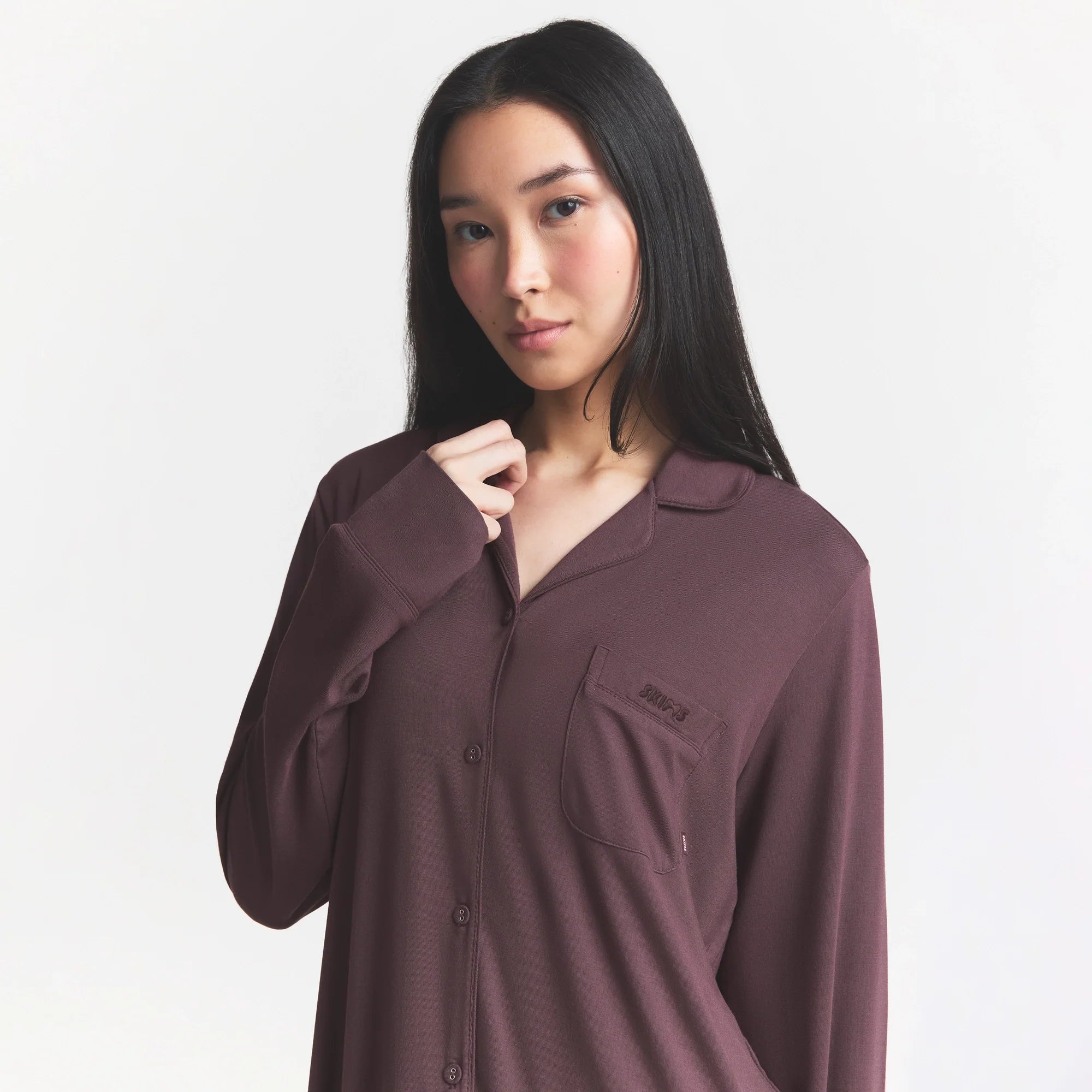 SKIMS SLEEP LONG SLEEVE BUTTON UP SET | RAISIN ON A MODEL SIDE VIEW @ | FOCUS: 0.0, 1.0, 0.9