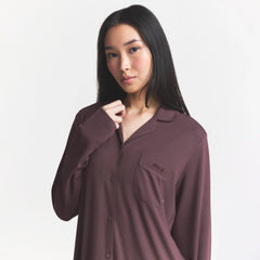 SKIMS SLEEP LONG SLEEVE BUTTON UP SET | RAISIN ON A MODEL SIDE VIEW @ | FOCUS: 0.0, 1.0, 0.9