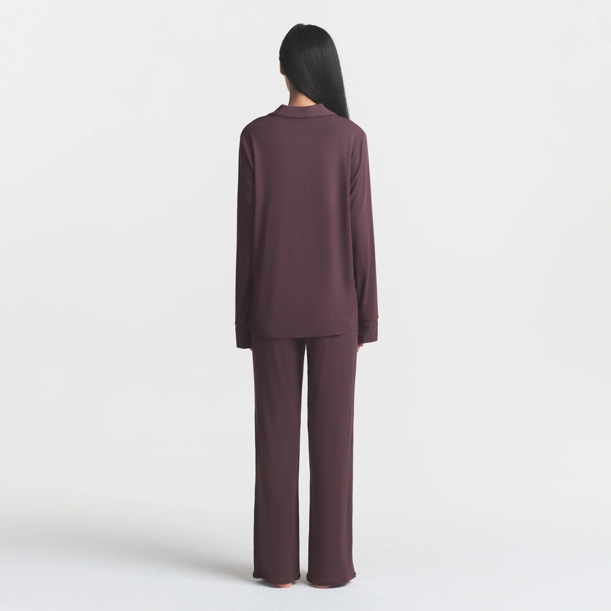 SKIMS SLEEP LONG SLEEVE BUTTON UP SET | RAISIN ON A MODEL FRONT VIEW @ | FOCUS: 0.0, 1.0, 0.9