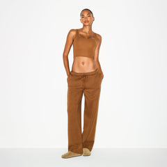 COTTON FLEECE CLASSIC STRAIGHT LEG PANT | BISON ON A MODEL FRONT VIEW @ | FOCUS: 0.0, 1.0, 0.9